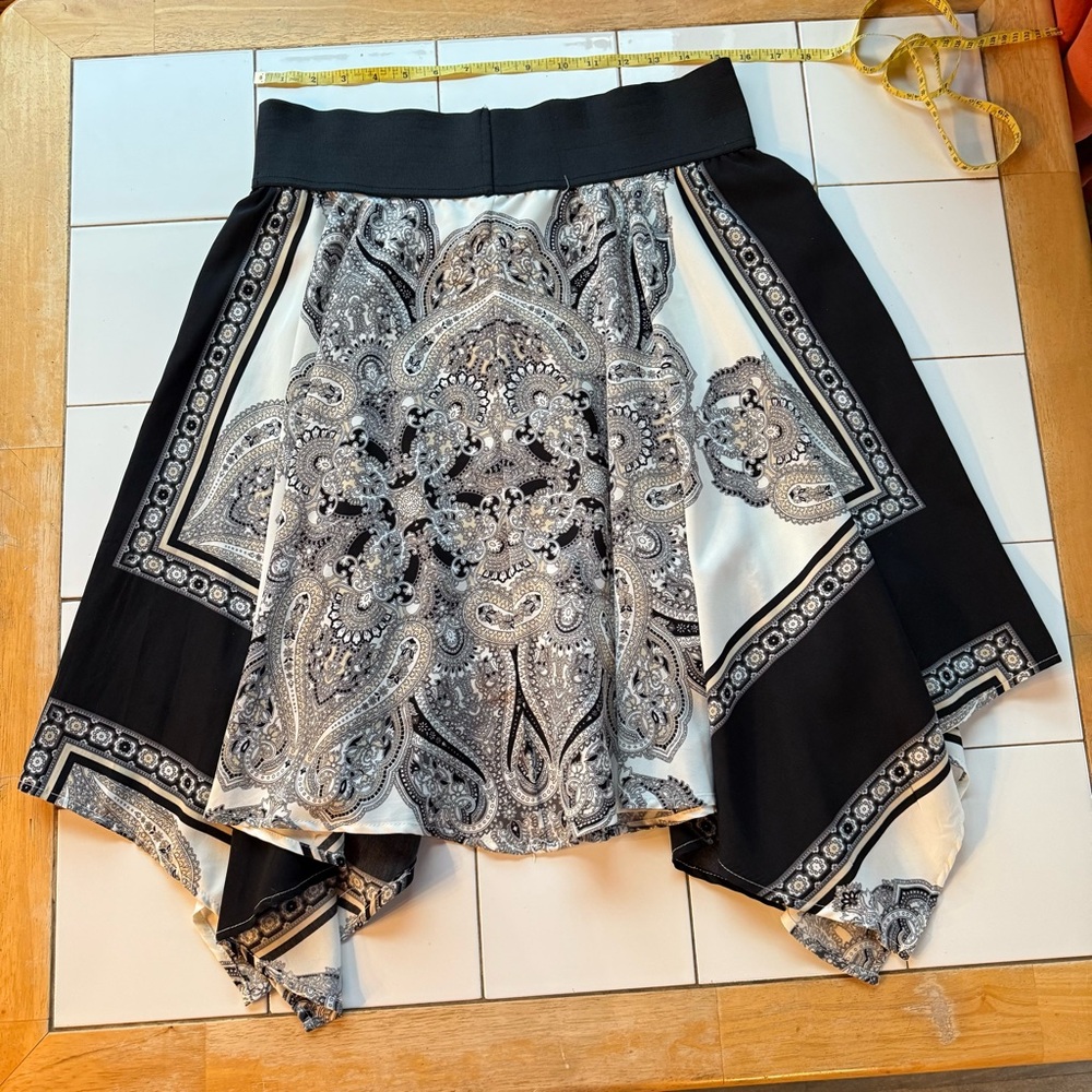 Maurices Black & White Asymmetrical Handkerchief Paisley Skirt EC Size M